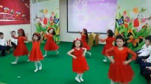 Танец девочек на 8 марта