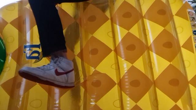 looner Popping an airmatres смотреть онлайн