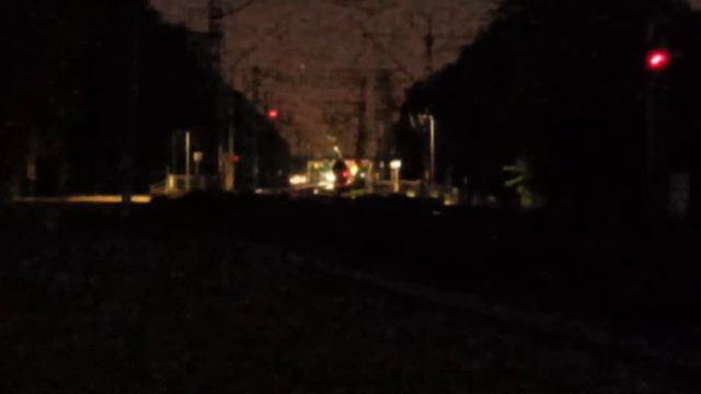 Ночью прибывает новейший электропоезд Иволга город Долгопрудный платформа Водники смотреть онлайн