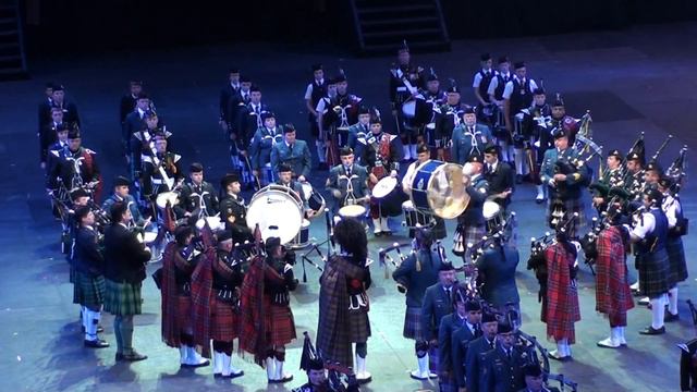 VIT 2012 - Massed Pipes and Drums I смотреть онлайн