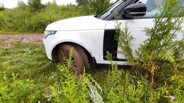 БОГАТАЯ девушка не жалеет свой RANGE ROVER! Объезд пробки по бездорожью смотреть онлайн