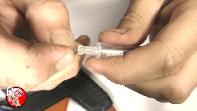Не выбрасывает шприцы  Рыбакам пригодятся.FLOAT FOR FISHING from a syringe.