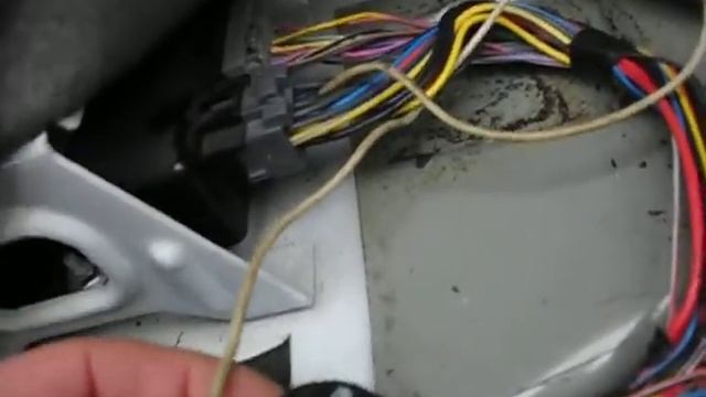 Как установить кнопку активатора замка багажника на калине.Простая схема. смотреть онлайн