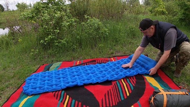 Спальный мешок и надувной коврик- все что надо для отдыха в палатке. смотреть онлайн