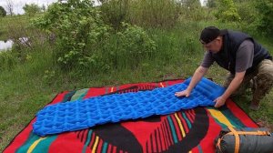 Спальный мешок и надувной коврик- все что надо для отдыха в палатке.