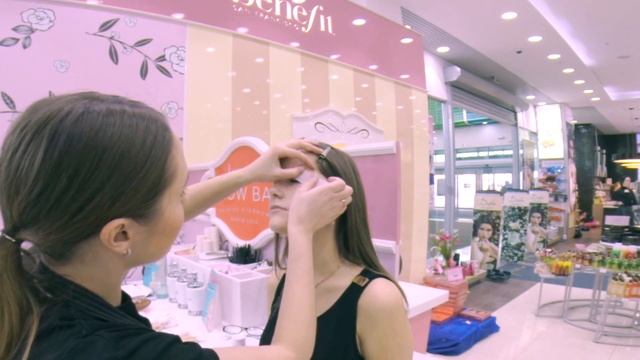 Коррекция бровей теплым воском смотреть онлайн