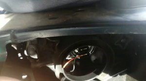 Как вынуть лампу ближнего света на Нива Тревел? Легко!