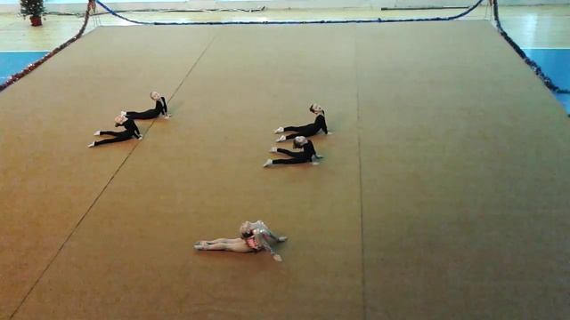 Художественная гимнастика. Первое соревнование Алисы смотреть онлайн