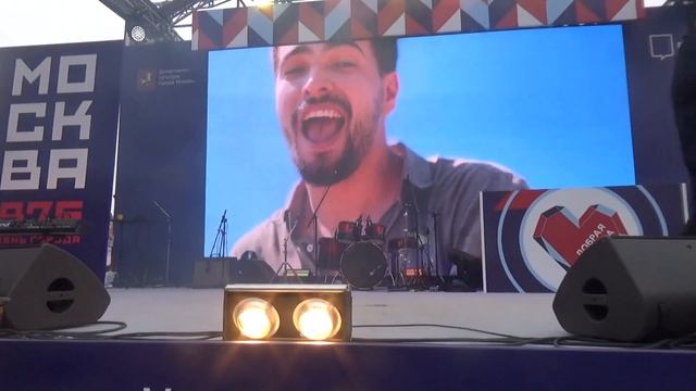 Вячеслав Макаров - Посмотри мне в глаза (Фестиваль Добрая Москва,Трубная Площадь,Москва875,11.9.22) смотреть онлайн