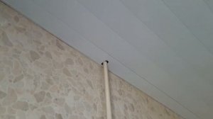 реечный подвесной потолок на кухни