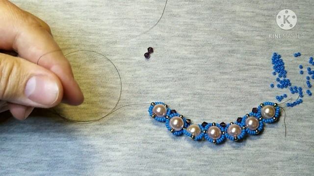 Шикарное колье из бусин, бисера и биконусов.ELEGANT NECKLACE OF BEADS, BEADS, BIKONUS. смотреть онлайн