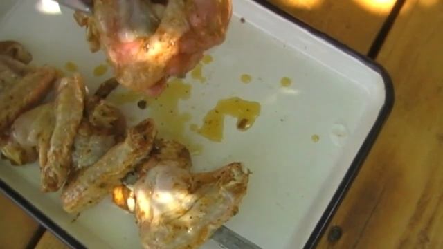 Куриные крылья на гриле. | Chicken wings on the grill. смотреть онлайн