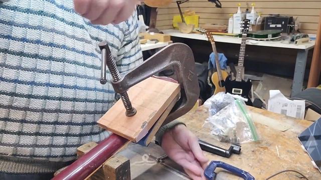 Gibson SG Headstock Repair смотреть онлайн