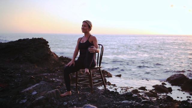 Chair Yoga Total Body Stretch || Happy Yoga with Sarah Starr | Pastel Ocean Sunset смотреть онлайн