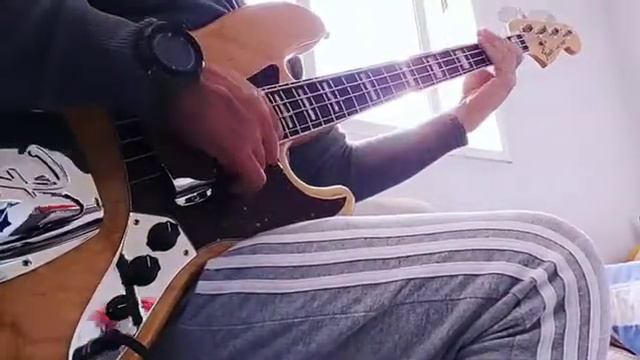 FENDER JAZZ BASS AMERICAN VINTAGE 75 смотреть онлайн