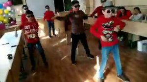 Поздравление девочек на 8 марта. От мальчиков 6"Г" класса, школы номер17