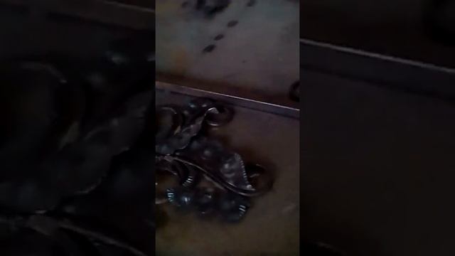 Начало размещения кованых элементов и узоров на ворота смотреть онлайн