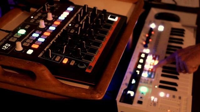 Mix 100% ARTURIA - Drumbrute impact & KeyStep Pro - V Collection 7 смотреть онлайн