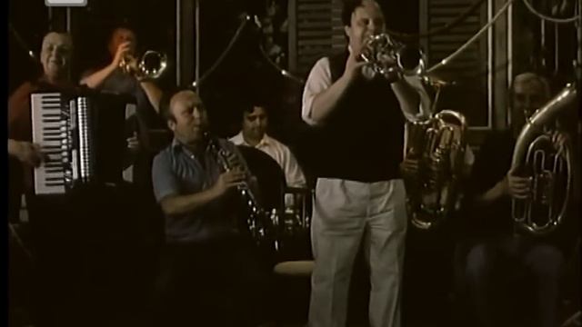 Vlakári - ukážka z filmu - scéna "Zábava" смотреть онлайн
