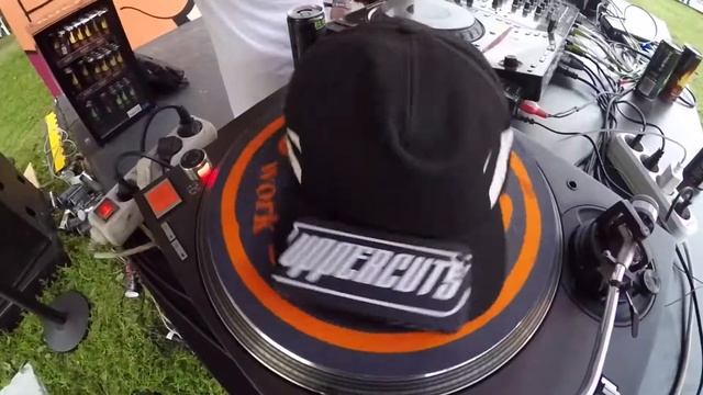Низко флексим на Пикнике Афиши, дико хайпим на Deadmau5, вандалим в городе, например смотреть онлайн