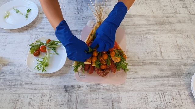 Как сделать мужской букет из колбасы и сыра? Что подарить на 23 февраля? Подарок мужчине на 23 смотреть онлайн