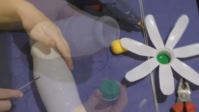 Цветущие РОМАШКИ ЗИМОЙ И ЛЕТОМ - из пластиковых бутылок. смотреть онлайн