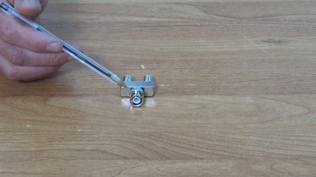 2 Way BNC Goalpost Splitter смотреть онлайн