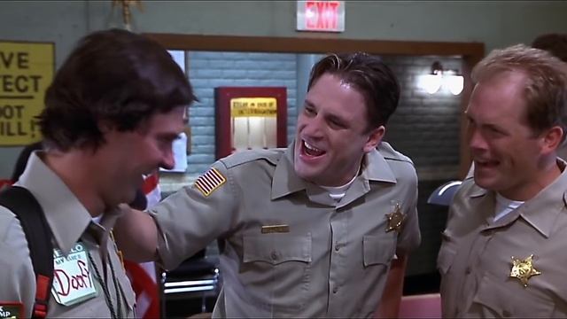 Очень страшное кино - оперуполномоченный Дуффи смотреть онлайн