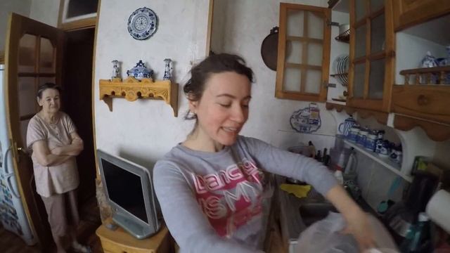 БЕЗ БРЫЗГ НА КУХНЕ! КАК ОТБИВАТЬ МЯСО, ЧИСТИТЬ РЫБУ, ТЕРЕТЬ МОРКОВЬ ✔ Смотри и учись! смотреть онлайн