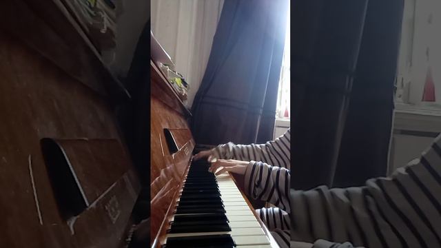 Да я умею играть на пианино 😅 смотреть онлайн