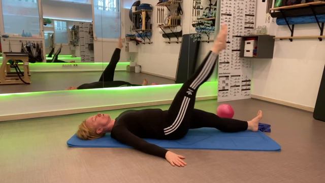 Pilates- und Fitnessvariationen II смотреть онлайн