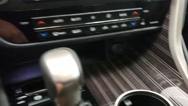 Отвёз RX350 обратно на Lexus дилер, посмотрел 2019 RX350L и 2019 LX570 нет разницы с 2018 годом #ЛХ