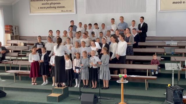 КРАСИВОЕ ПЕНИЕ ХОРА «Ветвь на лозе приносит плод» смотреть онлайн