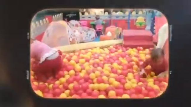 Дети в ТЦ смотреть онлайн