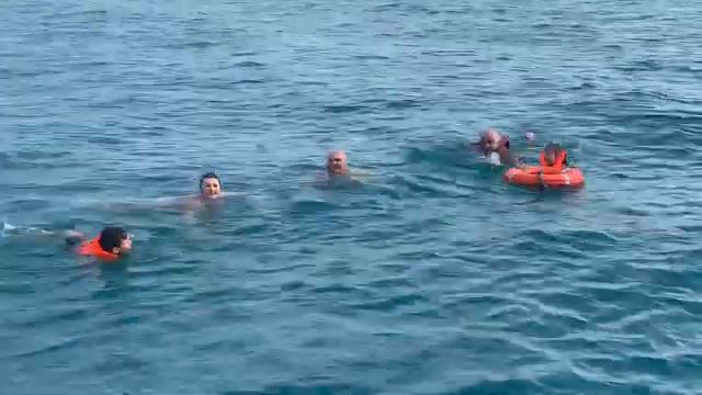 Купаемся в открытом море смотреть онлайн