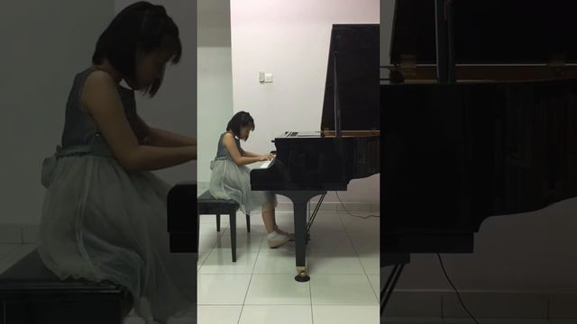 GRACE LIM YEN XIN, 1) J. S. Bach: English Suite No. 2 Prelude 2) Chopin: Etude Op. 25 No. 2 смотреть онлайн