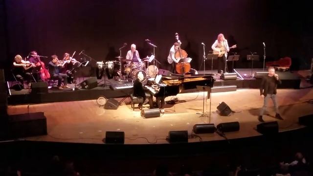 David Bowie's "Life On Mars" with Mike Garson and Joe Sumner смотреть онлайн
