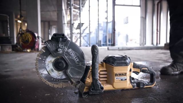 DEWALT Tronçonneuse sans fil 54V смотреть онлайн