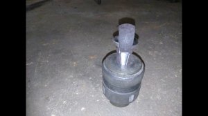 Клин для колки камня своими руками. Как расколоть камень. Клин из шаровой опоры и кругляка.