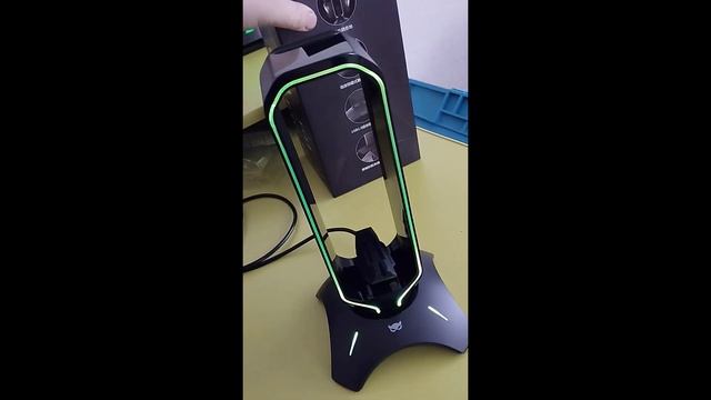 Обзор отличного держателя для наушников walzowl с RGB подсветкой и держателем провода мыши смотреть онлайн