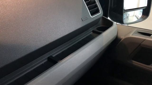 Фольксваген Крафтер интерьер и цена. Volkswagen Crafter Interior. Безумно много «кармашков». смотреть онлайн