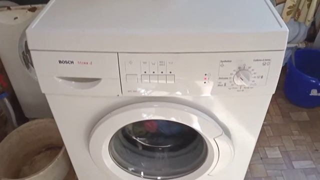 ПО СУЩЕСТВУ, БЕЗ ВОДЫ. СТИРАЛЬНАЯ МАШИНА BOSCH MAXX 4 - РЕЗКО НАЧИНАЕТ КРУТИТЬ БАРАБАН смотреть онлайн