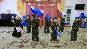 Попурри  на тему военных песен. Поют дети.