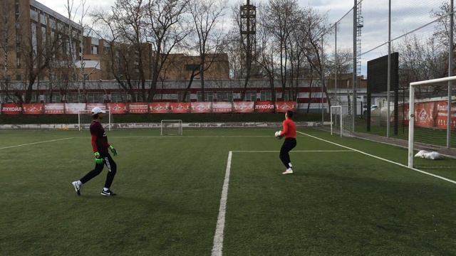 Прием мяча и ввод мяча верхом на точность