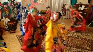 танец маленьких «ЦЫГАНОЧЕК» в детском саду (старш.гр.)