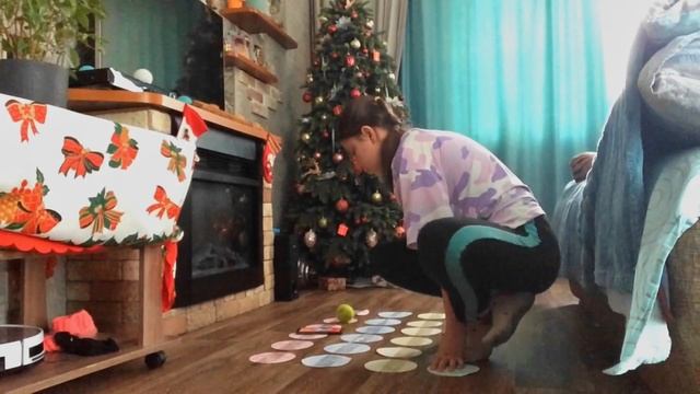 Играю в Twister, но с интересными заданиями