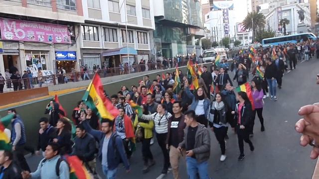 22 de Octubre, las movilizaciones se incrementan en el Monoblock de la UMSA смотреть онлайн