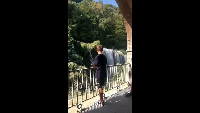 ПРОСТО ПОЛЮБУЙТЕСЬ, центр Италии смотреть онлайн