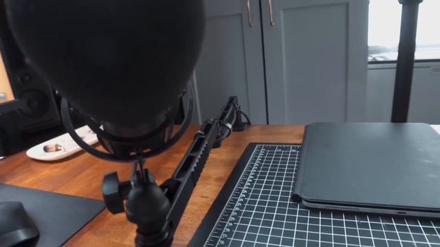 ULANZI LS26 Low Profile Mic Arm, Aluminum 360° Rotatable Foldable Microphone Low Arm Desk Mount Rev смотреть онлайн