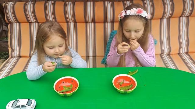 Челлендж (Гороховый) "Кто быстрее съест горох" смотреть онлайн
